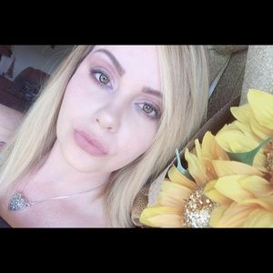 Meet your Posher, Candice